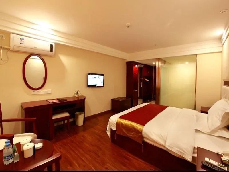 Greentree Inn Hainan Sanya Jiyang District Yalongwan Yingbin Avenue Ji 2*,